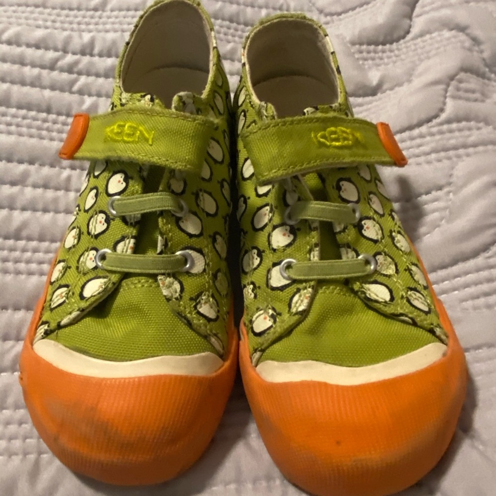 Kids Keen Penguin shoes!